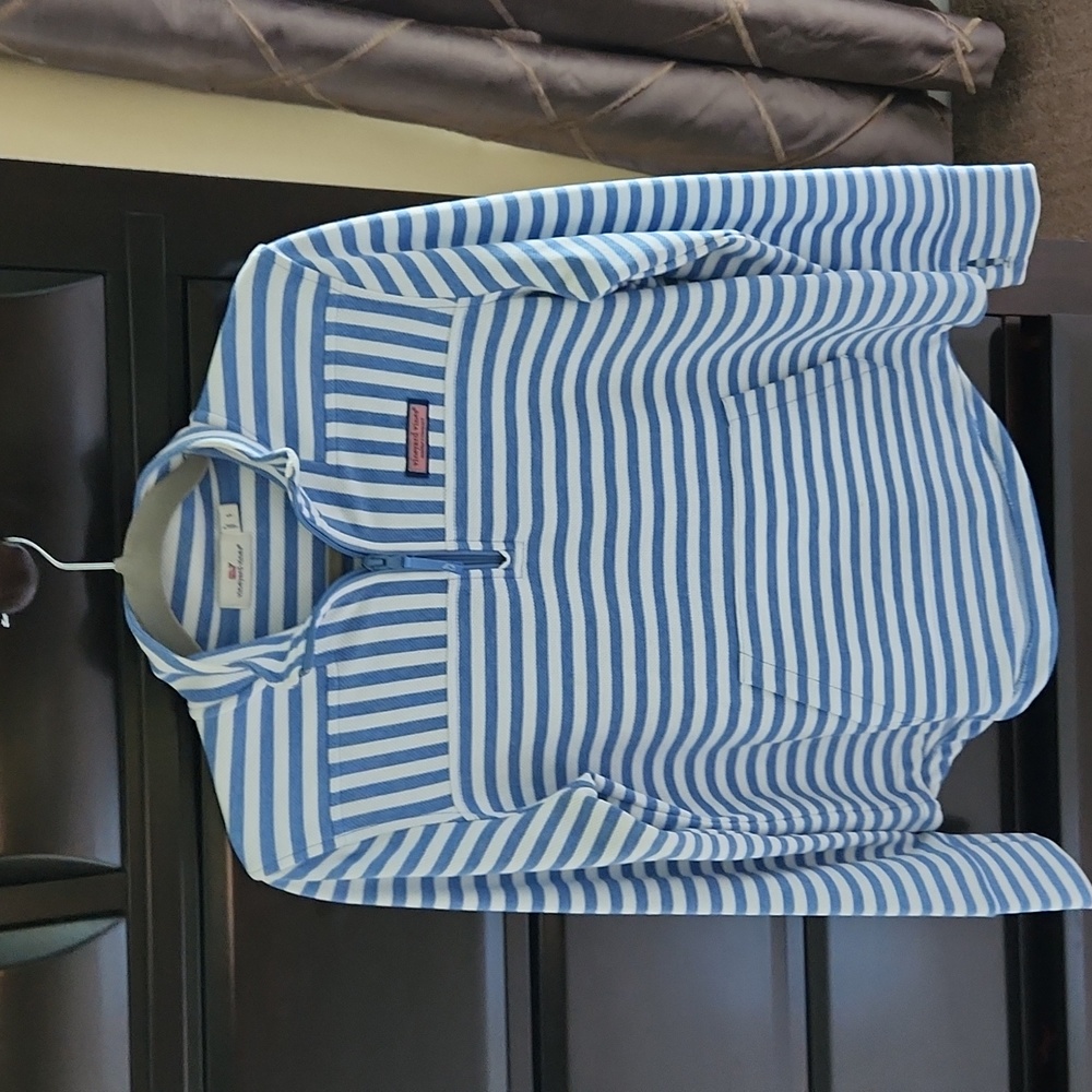 Women's vineyard vines striped shep shirt, never worn, hanging out in my closet.